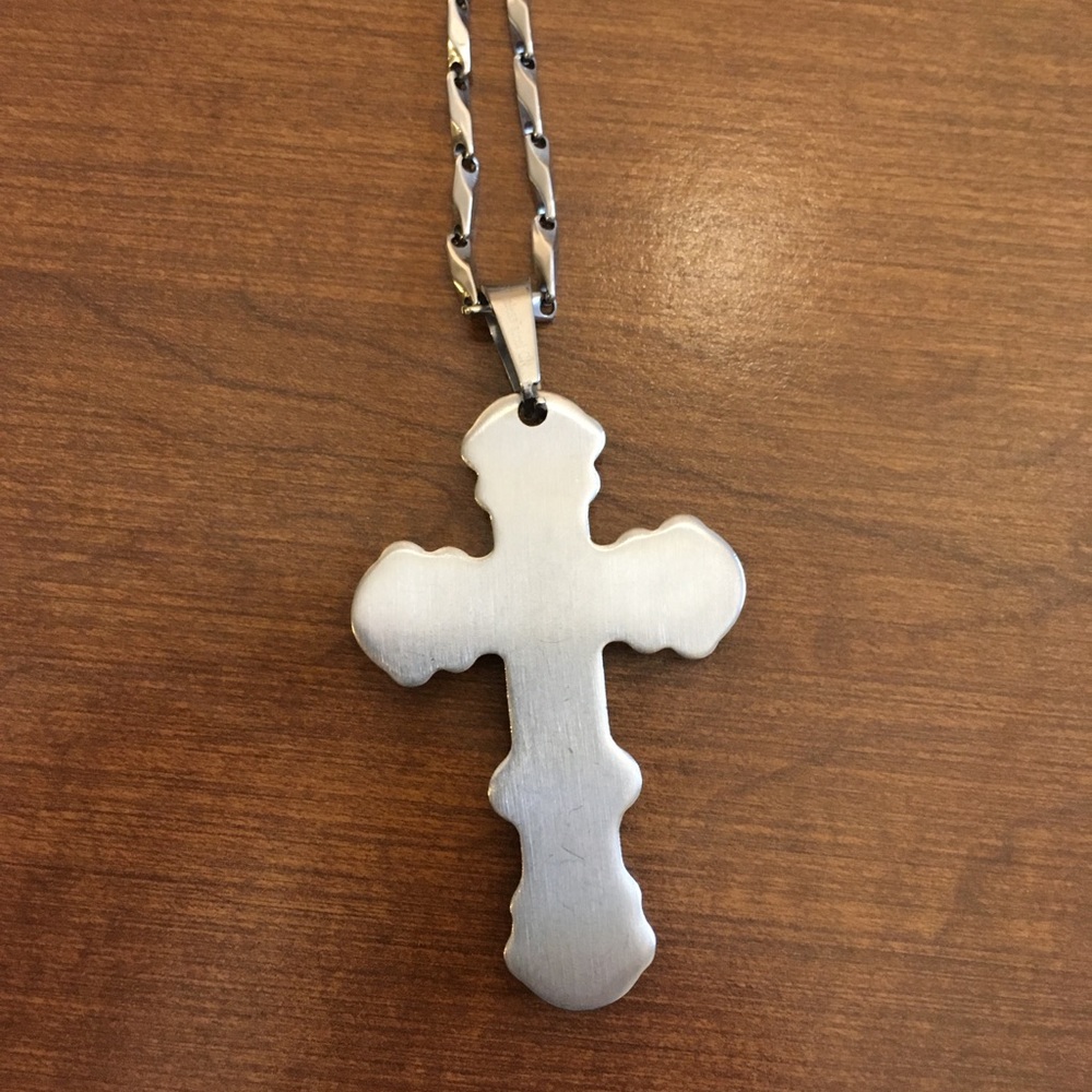 Men’s oversized stainless steel cross pendant with chain - Picture 5 of 9
